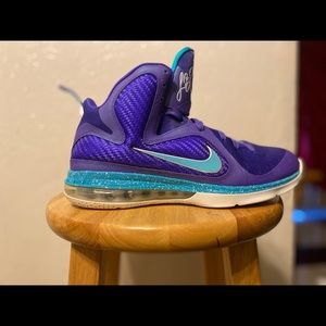 Lebron 9 lake summit hornets comes with box